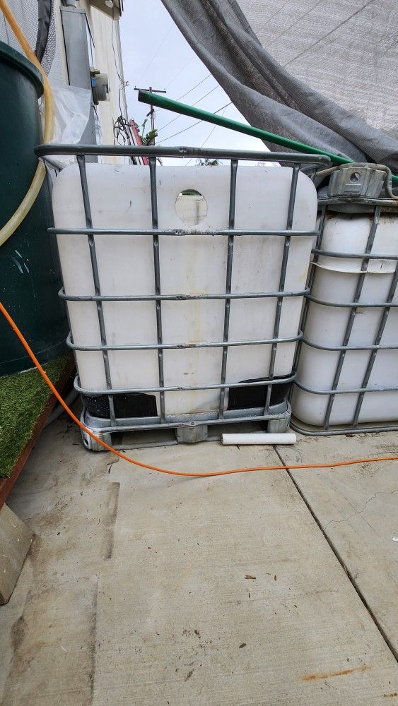 300 Gallon IBC Tote