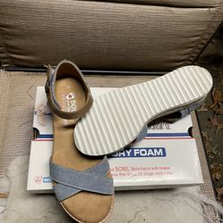 Sketcher Bob’s memory foam women’s size 7 sandal