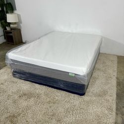 Queen Firm Memory Foam Mattress (Delivery Is Available)