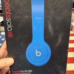 Beats Solo3 HD, Blue still in great condition have the softcasr and the box still.