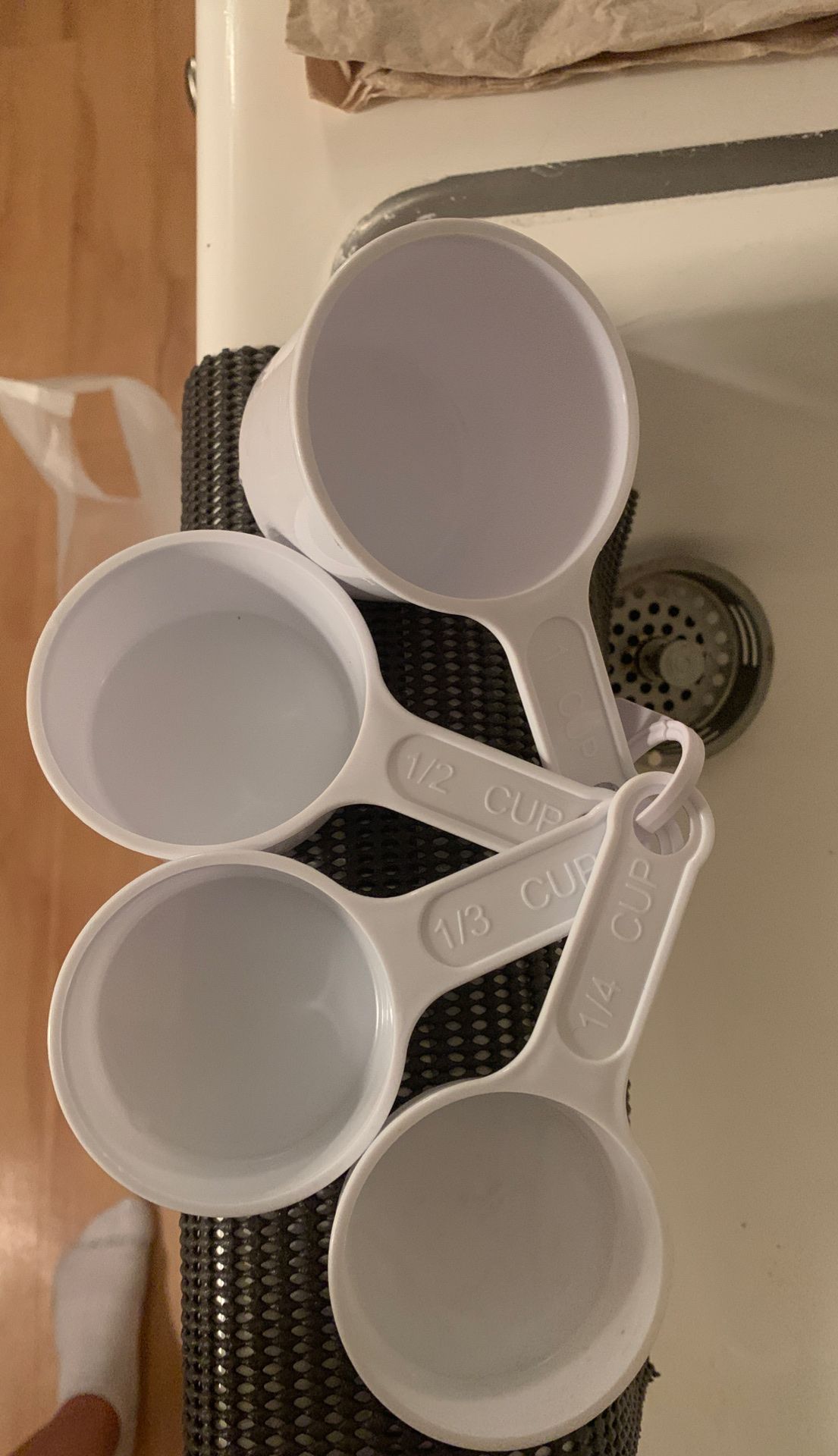Free: measuring cups
