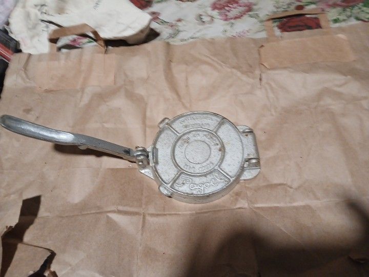 Vintage Pogoel Cast Iron Tortilla Press