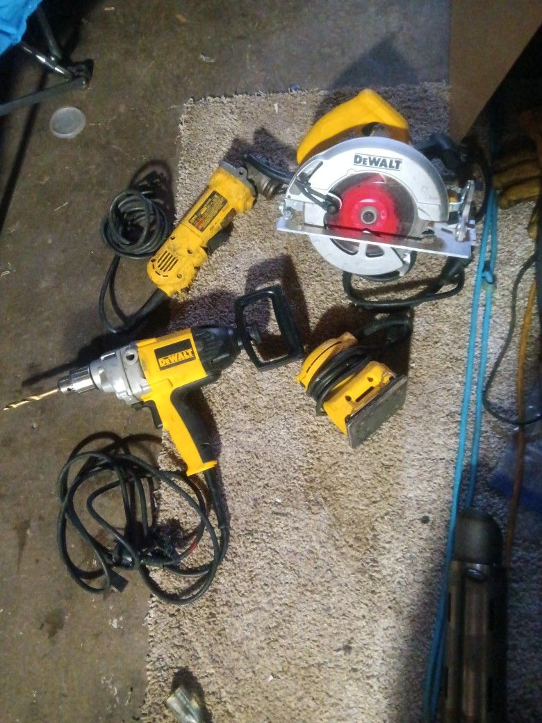 *Nice DeWalt Tools Set!!*
