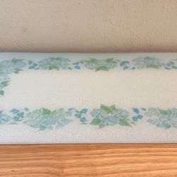 Cutting board Corelle Coordinates rectangular glass cutting board. L20.5”,W11.9”. Preowned.👇