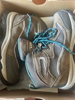 HI-TEC WATERPROOF HIKING BOOTS