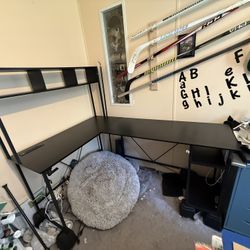 Like New Corner Desk With Hutch