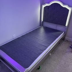 Madelyn Twin Bed frame with Boxspring