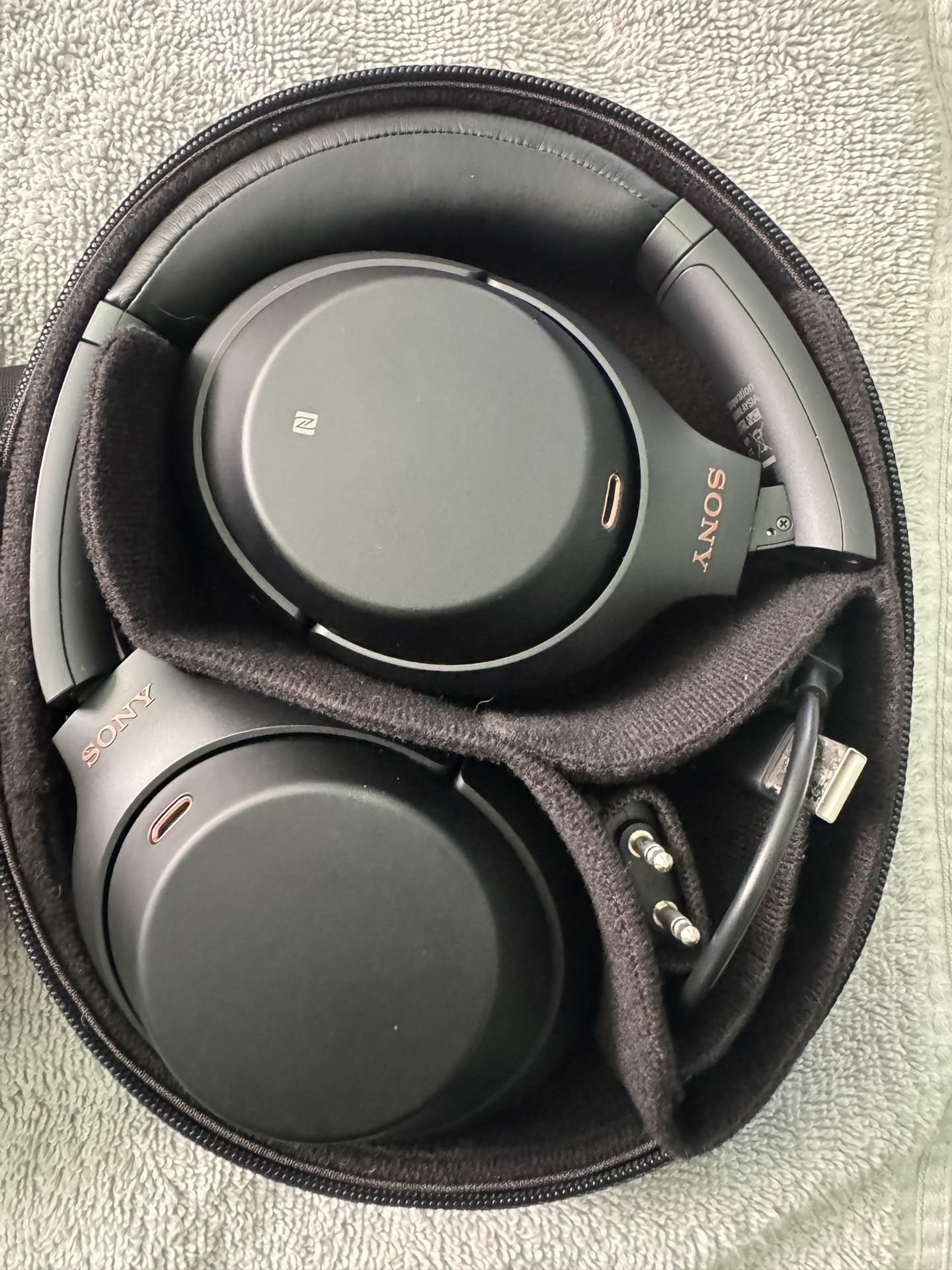 Sony headphones Noise Cancellation