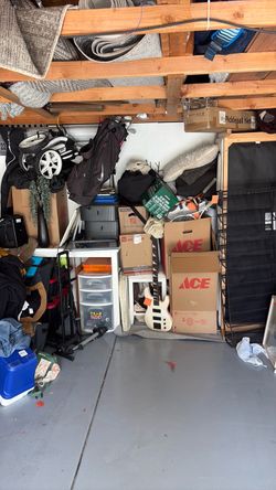 ***GARAGE SALE/YARD SALE***