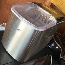 Ice Cube Maker 