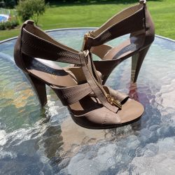 Michael Kors Berkeley T-strap Sandal Size 8