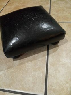 Pray stool for knees. Leather its used still good