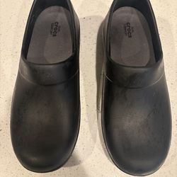 Size 10 croc clogs