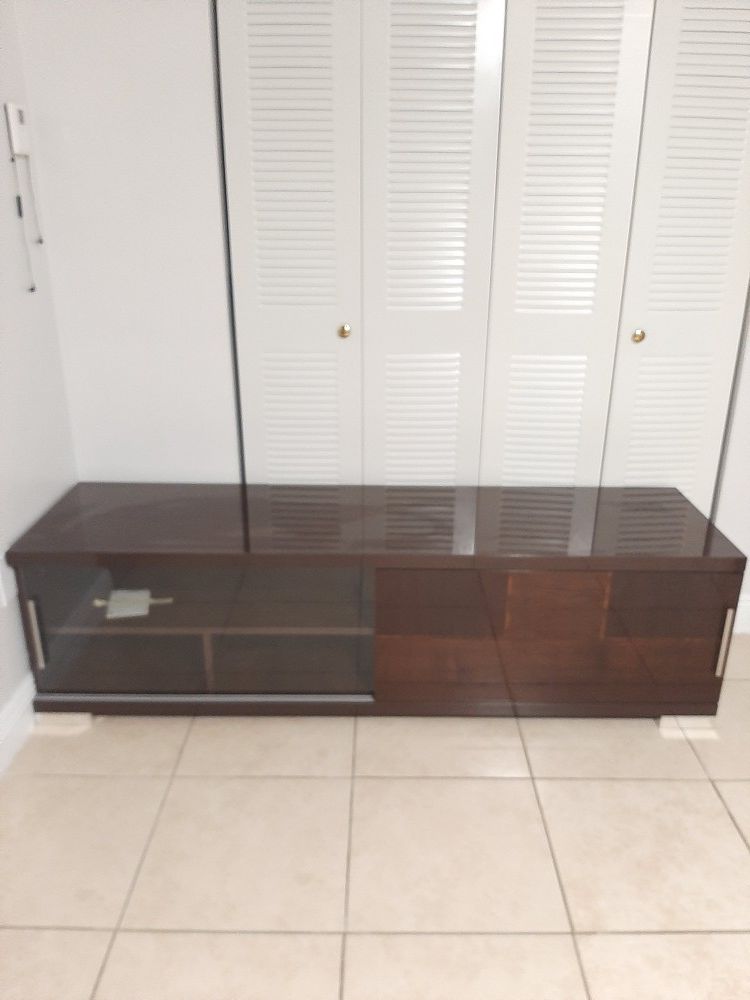 Tv stand