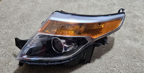 2013 - 2015 FORD EXPLORER OEM LEFT DRIVER SIDE HEADLIGHT HALOGEN