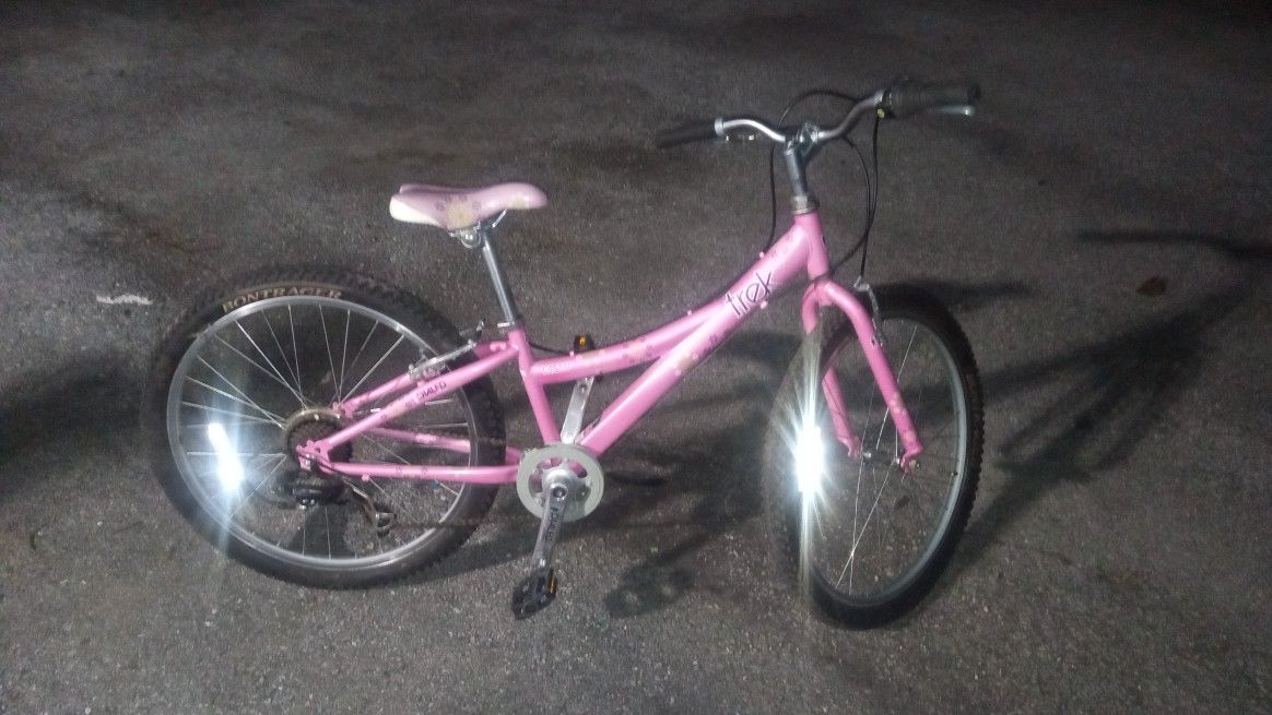 Trek 220 HIGH QUALITY Mountain Bike 24 Inch Wheels 7 Speeds AWESOME BIKE