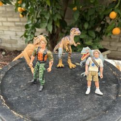 Vintage Jurassic Park Toy Lot – Dinosaurs & Action Figures (5 Pieces)  ⸻  DESCRIPTION  Vintage Jurassic Park toy lot sold together. Includes three din