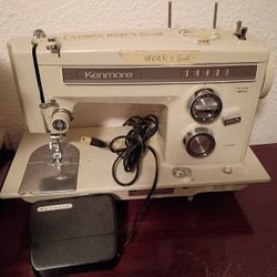 VINTAGE 1970's SEARS KENMORE SEWING MACHINE.