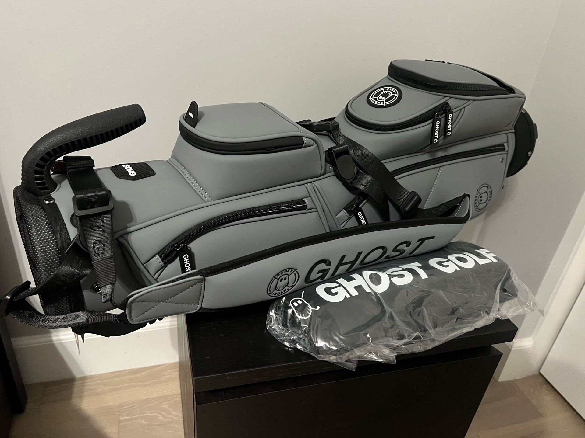 BRAND NEW Maverick Ghost Golf golf bag Weekender Sunday Par 3