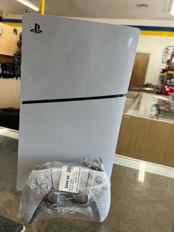 Sony PS5 Slim Disk Edition 1TB like new with rat and cables selling cheap