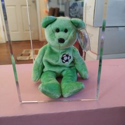 Kicks The Bear 