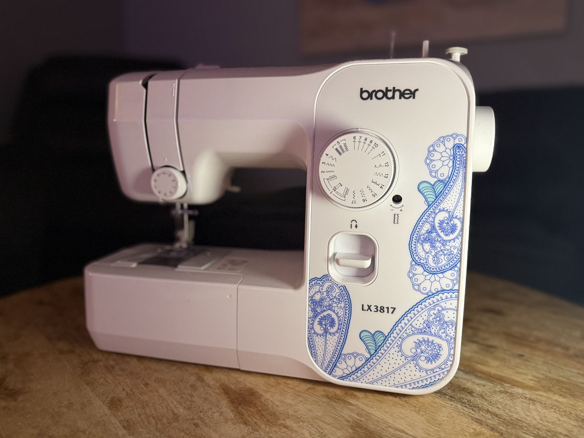 Brother LX3817 17-Stitch Sewing Machine