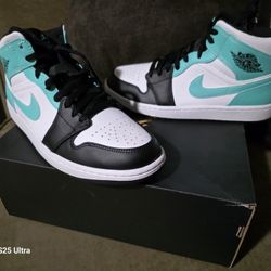 Jordan 1 Mid Size 9.5 Tropical Twist  $150 New