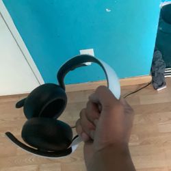PS five headphones throw me an offer and you can have them