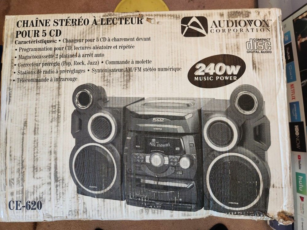 Audiovox CE-620 240W Music Power 5-CD stereo system
