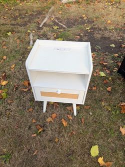 FREE NIGHTSTAND RATTAN W CHARGING STATION