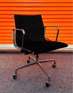 Vintage 1987 Herman Miller Eames Aluminum Group Chair – Authentic