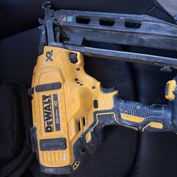 DEWALT 20v Max XR Nail Gun