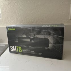 SHURE SM7B PODCAST MICROPHONE