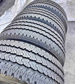 285 60 20 Firestone tires Con 80% de Vida Las 4