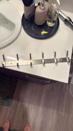 Hooks - free (no nails)