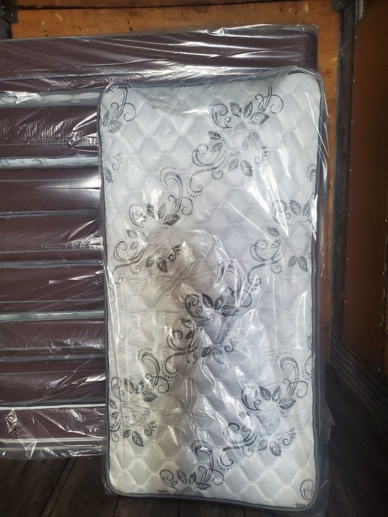 New Queen Pillow Top