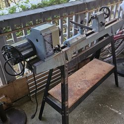 Delta Wood Lathe 3/4 HP 11.4A Variable Speed, Original very robust metal structure, in very good condition, this tool is made in the United States I b