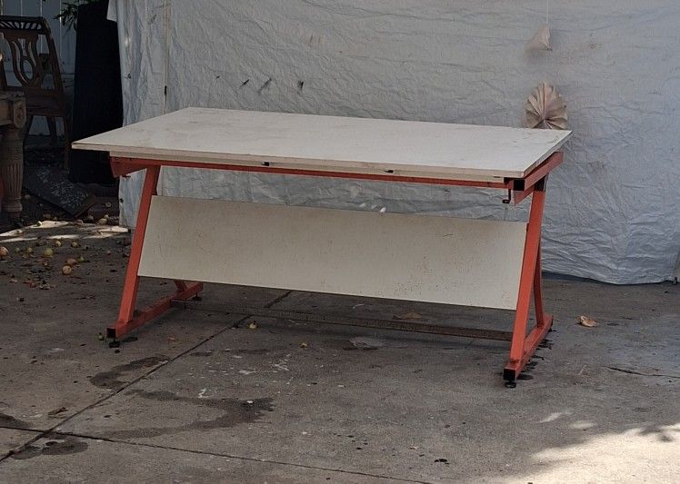 VINTAGE METAL DRAFTING TABLE 