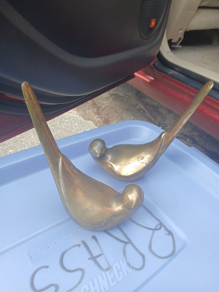 2 Brass Doves