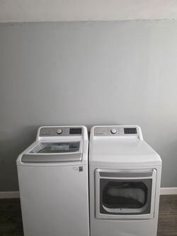 LG WASHER AND DRYER SET BOTH ELECTRIC XL CAPACITY 5.0 CU CLEAN AND DESINFECTED DELIVERY AVAILABLE FOR EXTRA FEE