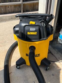 Dewalt Stealthsonic Shop Vacuum 12 Gallon with Extras