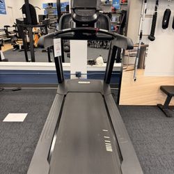 🔥 Precor 885 Treadmill – Commercial-Grade, Pre-Owned & Ready to Roll 🔥 Price: $3300
