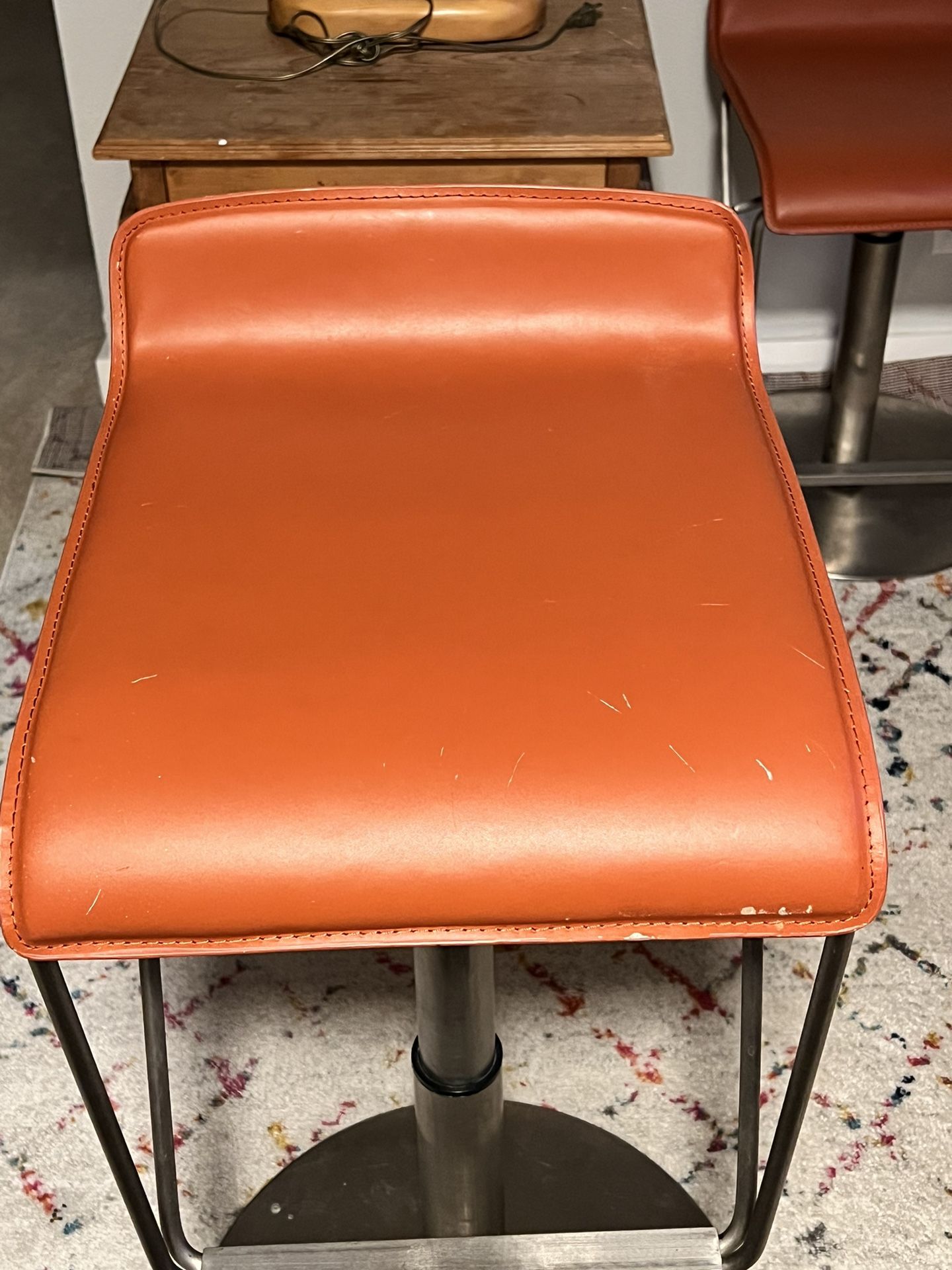 Heavy duty leather hydraulic bar stools