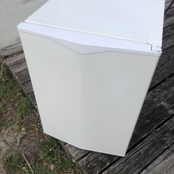 Kenmore Mini Refrigerator 
