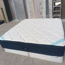 Dreamcloud King Pillowtop Mattress And Box Spring 