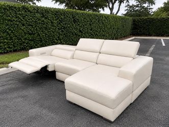 Stunning cream recliner couch