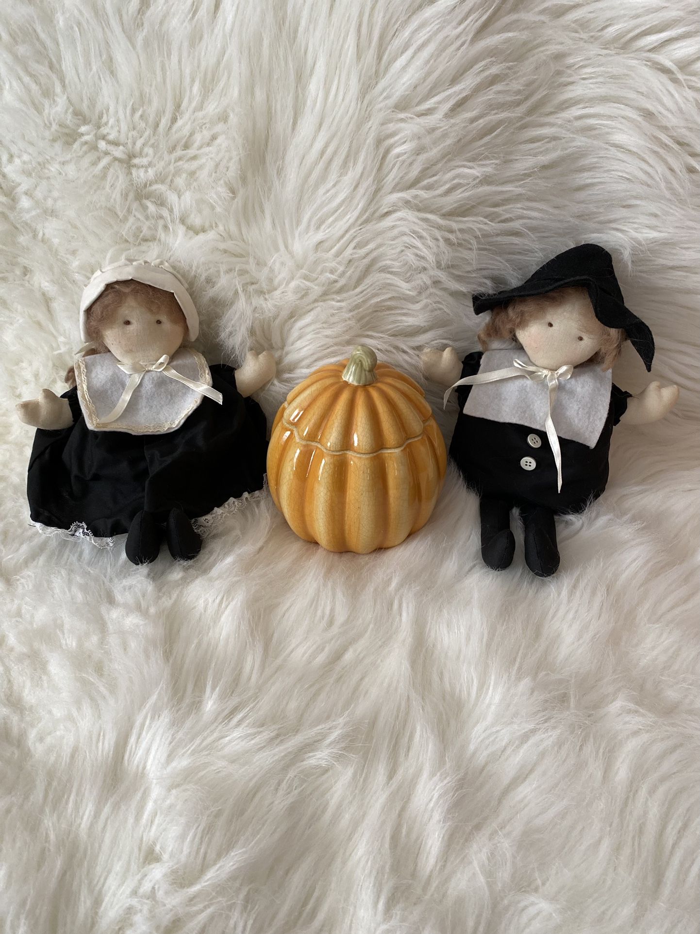 Hallmark Ceramic Pumpkin Candle Holder With Pilgrim Children