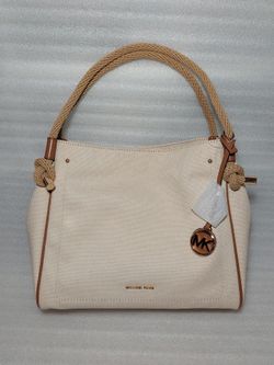 Michael Kors Designer Purse Handbag. Authentic. New With Tags. Beautiful Women's Bag. Perfect carryall
