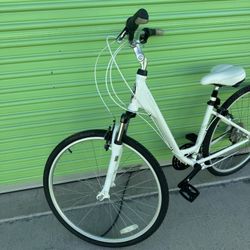 Schwinn  2 Voyageur Women's Bike Médium Frame