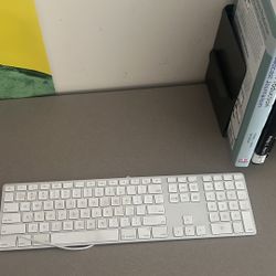 APPLE KEYBOARD 